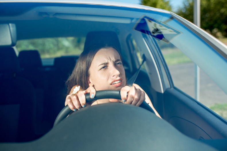 KAKVA ISPALA Platila je popravku automobila 600 evra da bi otkrila šta to pucketa u njemu - kada je saznala nije joj bilo dobro