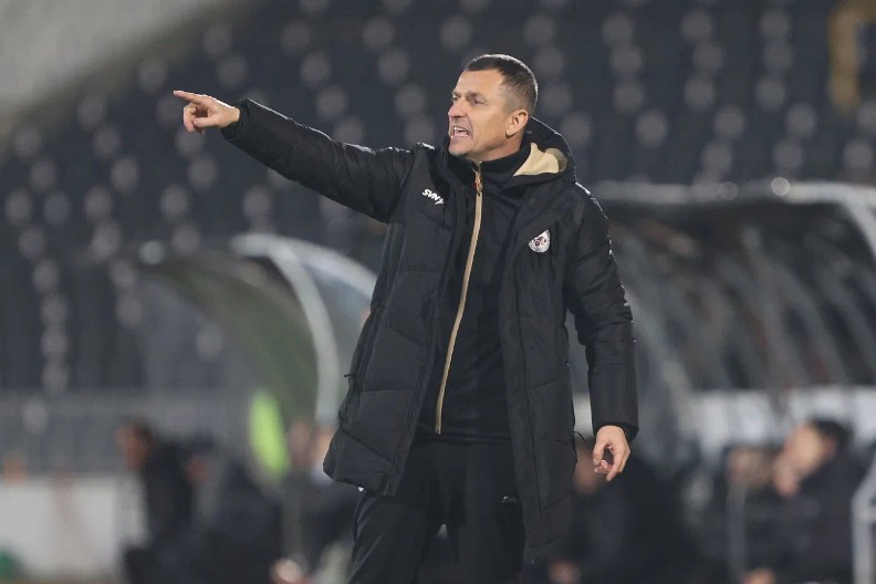 SRPSKI FUDBALSKI ROLERKOSTER Dali mu otkaz u julu, pa ga u oktobru vratili na mesto trenera