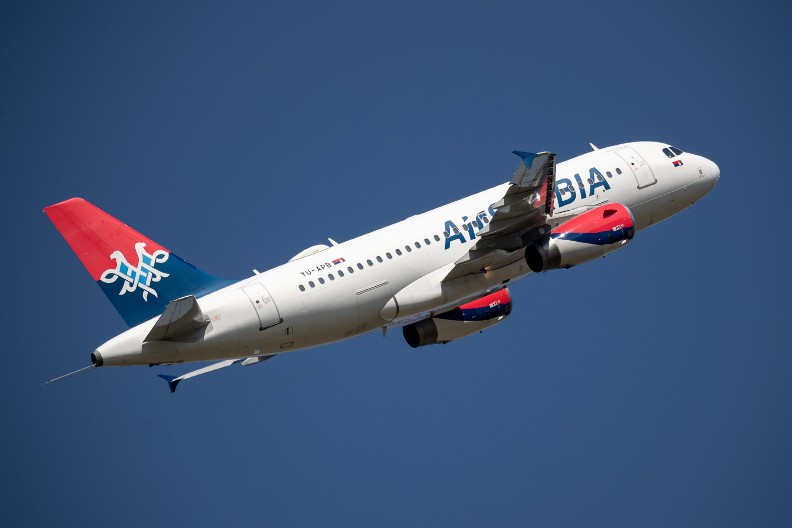 AVIO-SAOBRAĆAJ FUNKCIONIŠE NORLANO Letovi na aerodromu „Nikola Tesla“ se obavljaju po redovnom redu letenja