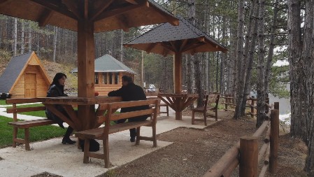 LEKOVITA BANJA DOBIJA SPORTSKI SADRŽAJ Tereni za tenis, košarku i odbojku gradiće se na crkvenoj zemlji