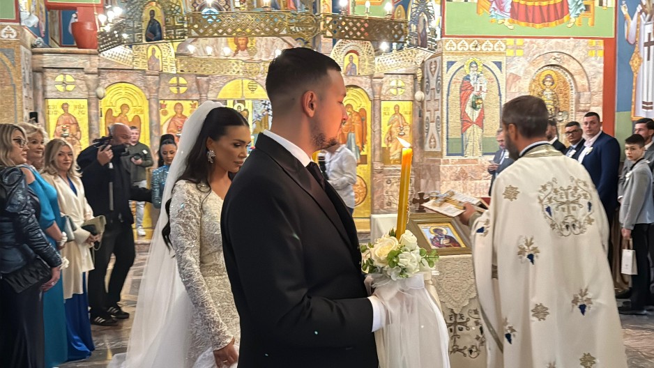 UROŠ ŽIVKOVIĆ IZGOVORIO "DA" PRED BOGOM Zavirite na intimnu ceremoniju crkvenog venčanja, Jovana blista (FOTO)