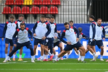 ORLOVI POSLE ŠOK PORAZA NA NOVOM ZADATKU Fudbaleri Srbije odradili trening u Andori