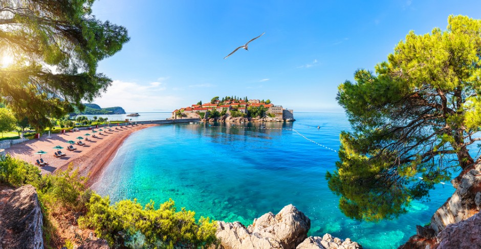 SVETI STEFAN I PASJAČA PRED POTPUNIM NESTANKOM! Turisti u panici!