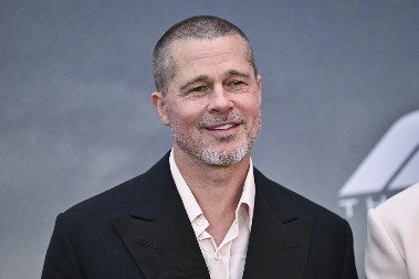 ZAVIRITE U KUĆU BREDA PITA KOJA IMA VIŠE KUPATILA NEGO SOBA Gde li će mu gosti spavati kada dođu u posetu?