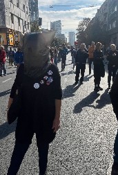 SEKTAŠKO LUDILO BLOKADERA U BEOGRADU I NOVOM SADU! Jezive maske i baklje u stilu Banderovaca! (VIDEO)