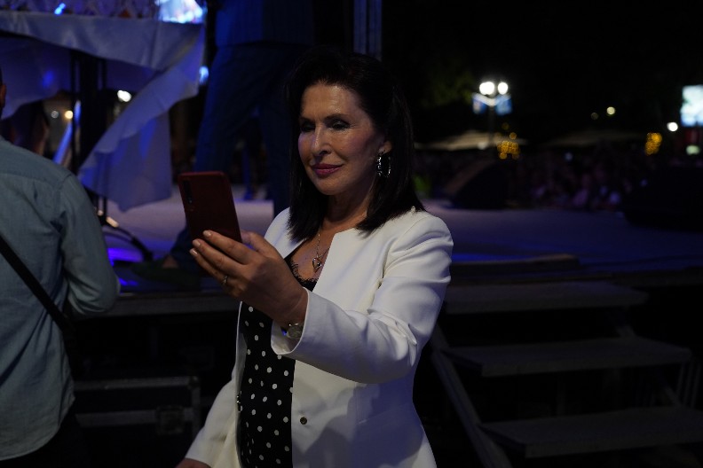 PEVAČICA SA NAJTUŽNIJOM SUDBINOM NA ESTRADI Jedan za drugim u porodici umirali, ispovest celu Srbiju rasplakala