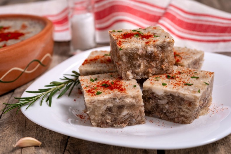 Bakin recept koji uspeva uvek – spremite tradicionalne slavske pihtije