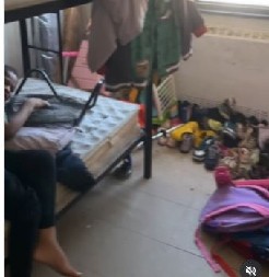 MAMA U DEČJOJ SOBI ZATEKLA JEZIV PRIZOR "Uhvatila sam se za glavu kad sam videla rupu – a unutra ovo!"