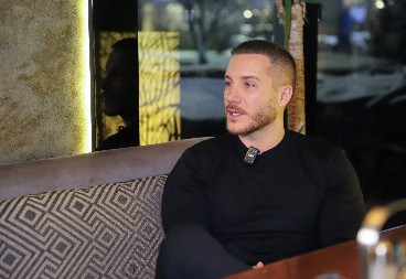 SAŠA KOVAČEVIĆ SA VERENICOM ŽIVI U LUKSUZNOM PENTHAUSU Vrednost stana pola miliona evra!