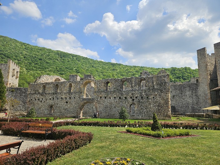 NEBESKI GLAS: Otkrijte "Krstasti svod" u manastiru Manasija i zašto arhitektura svedoči o tajnoj pravoslavnoj sekti