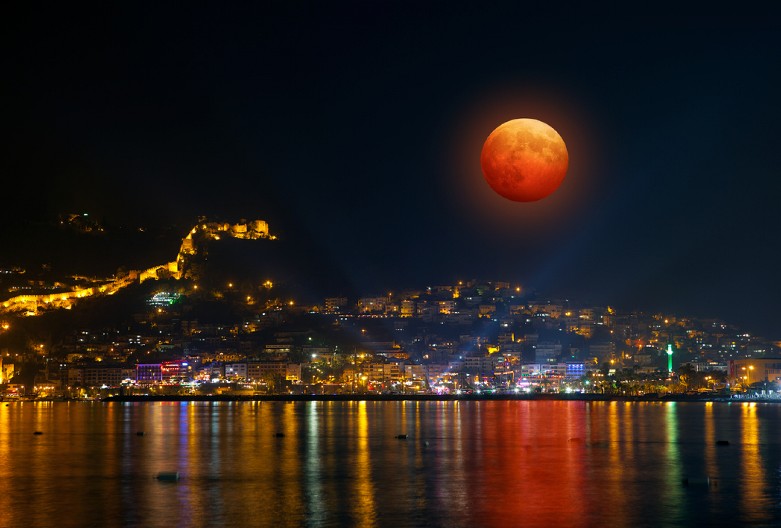 NJIMA ĆE SVE IĆI OD RUKE Turski astrolog otkriva tri najsrećnija znaka u 2026. godini