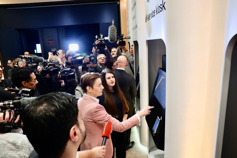 EVO KOJE SU SVE USLUGE SADA DOSTUPNE GRAĐANIMA: Otvoren Servisni centar eUprave u TC "Galerija" (FOTO)