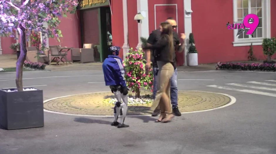 NAPRAVIO DETE 20 GODINA MLAĐOJ CIMERKI? Učesnica Elite progovorila o trudnoći, odabrali i ime za bebu, skandal u Šimanovcima!