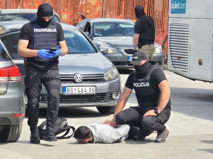 VELIKA AKCIJA POLICIJE U SUBOTICI Zaplenjena kila i po KOKAINA, uhapšena tri dilera! (FOTO)