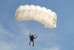 I DALJE U TEŠKOM STANJU POSLE SKOKA IZ AVIONA Dve padobranske nesreće u nešto više od deset dana