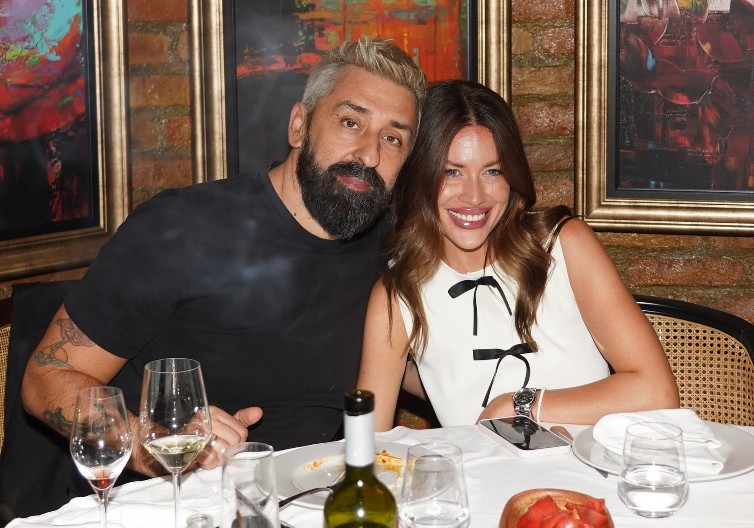 OGNJEN AMIDŽIĆ NAPUSTIO BEOGRAD Evo gde se sada nalazi sa suprugom i sinom! (FOTO)