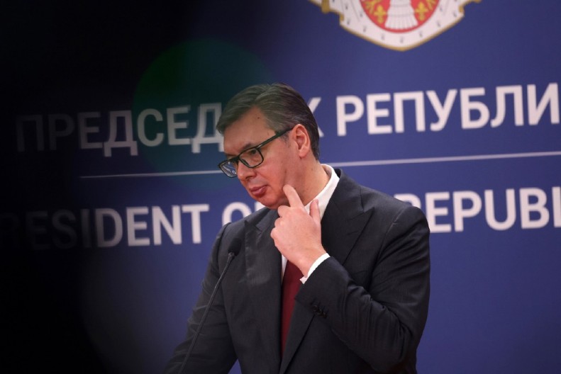 VUČIĆ: HTELI SU DA SPALE ŽIVE LJUDE! Pozivam građane na mir!