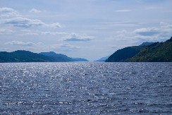 KADA SE VODA IZ JEZERA POVUKLA ZBOG SUŠE, NA DNU JE OTKRIVENO NEŠTO NEVEROVATNO Tajna je čuvana decenijama