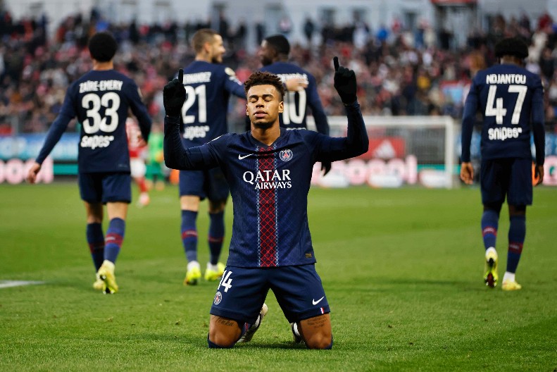 TEK ČETVRTI FRANCUZ U ISTORIJI Proglašen "Zlatni dečko" i naslednik Jamala