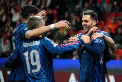 ARSENAL GAZI I NE MISLI DA STANE Ubedljiv trijumf "tobdžija" u Pragu, remi Napolija i Ajntrahta