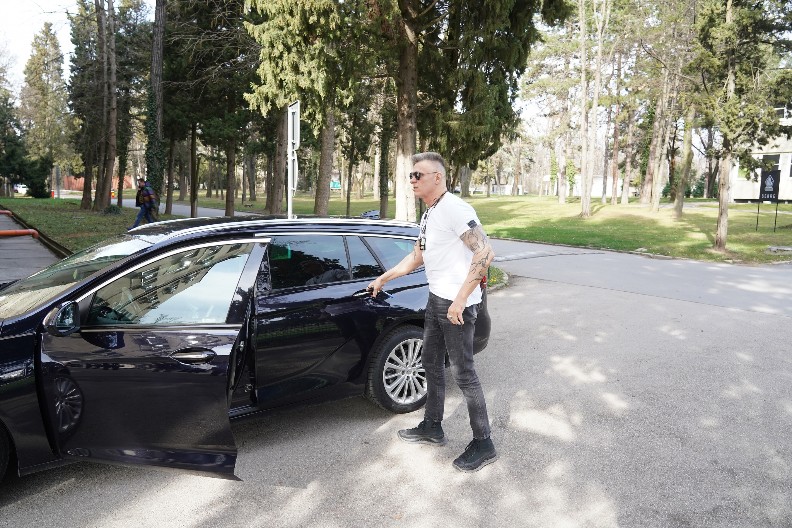 "PREZERVATIVI, DROGA..." Član žirija Zvezda Granda otkrio šta nosi na snimanje: "To svima preporučujem"