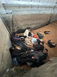 NISU PREŠLI GRANICU Migranti u tovaru pšenice