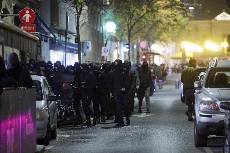 CRNI ODREDI PRATE SRBE PO HRVATSKOJ! Maskirane grupe i u Zagrebu, Srbi u strahu otkazuju dečje ekskurzije! Torcida se sprema za skup u 11!