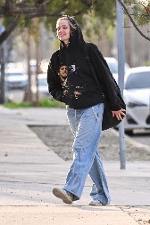 ZNATE LI ČIJA JE OVO ĆERKA? Kažu da je mnogo lepša od čuvene mame, a tata joj je frajer broj 1 u svetu!