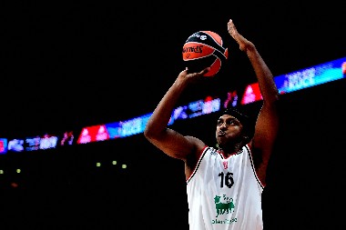 NOVI ŠOK ZA ARMANI Miljenik "grobara" se ponovo povredio