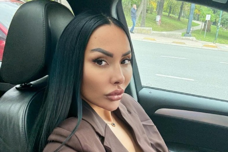 "ZOVI POLICIJU, UBIĆE TEBE I DETE" Stravične tvrdnje na račun Site Ahmić: "Zaključala je sina i postavila ljude ispred..."