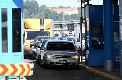 ZA ULAZAK U EU ČEKA SE I DO 10 SATI! Opšti haos na granicama zbog EES sistema, evo ŠTA je rešenje