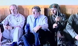 OVAKO HIL PRAVDA SASTANAK SA TERORISTIMA OVK Seli smo na pod i pili čaj, onda je taj čovek sa bradom došao i seo pored Holbruka