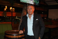 "SPAVALI SMO NA DUŠEKU NA NADUVAVANJE" Halid Muslimović ogolio dušu o porodici, sa suprugom je imao nesuglasice oko jedne stvari!