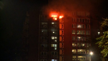 POVREĐENI U POŽARU DOMA PENZIONERA U TUZLI STABILNO, 11 OSOBA I DALJE NA UKC U stravičnom požaru stradalo 13 štićenika