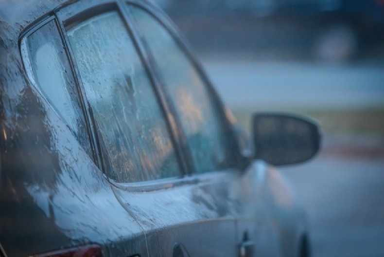 SVAKOG JUTRA SE BORITE SA ZAMAGLJENOM ŠOFERŠAJBNOM?  Evo kako da odmaglite stakla brže nego ikada!