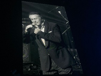 MINISTAR U PRVOM REDU NA KONCERTU HALIDA MUSLIMOVIĆA Malo ko zna da je učestvovao u pisanju tekstova, evo o kome se radi! (VIDEO)