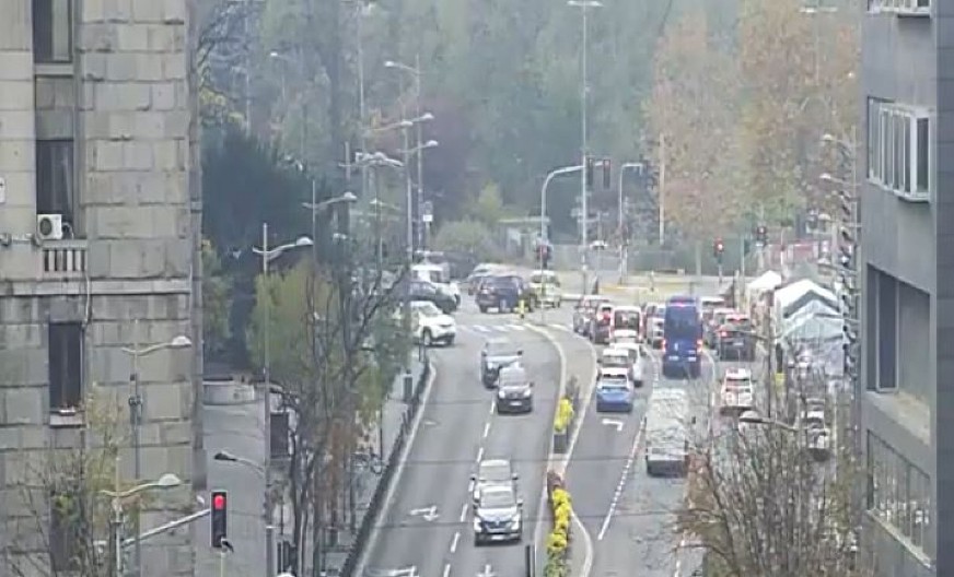 Ispred Skupštine mirno, Takovska i Bulevar kralja Aleksandra prohodni za saobraćaj