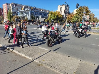 Maske su počele da padaju ili je neko prvi trepnuo