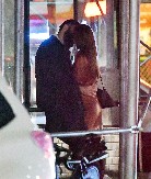 NAJPOŽELJNIJU ŽENU NA SVETU SMUVAO ČUVENI FRANCUZ  Od nje je stariji 10 godina, a u svetskom džet setu poznat je kao pravi mačo men!