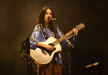 AUU KAKVA PROZIVKA! Pevačica se obrušila svom snagom na Ilona Maska, evo šta je poručila budućem trilioneru