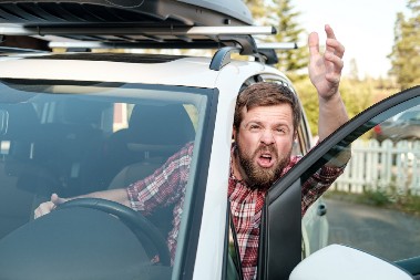 BESNI KOMŠIJA POSTAO HIT NA MREŽAMA Drugi stanari su stalno parkirali na njegovom mestu, sve dok mu nije prekipelo - kada je ovo uradio pokrenuo je žučnu raspravu