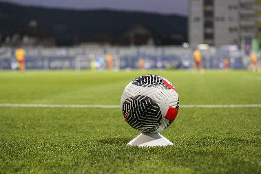 HOROR NA STADIONU Navijač zario ključ u glavu fudbaleru (UZNEMIRUJUĆE)