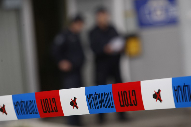 MASKIRANI NAPADAČ ČEKAO ŽRTVU NA STEPENICAMA, PA ZAPUCAO Detalji sačekuše na Kanarevom Brdu