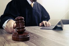 MEHMED OSUĐEN NA 42 GODINE ZATVORA ZBOG TROSTRUKOG UBISTVA U GIMNAZIJI Automatskom puškom izrešetao zaposlene