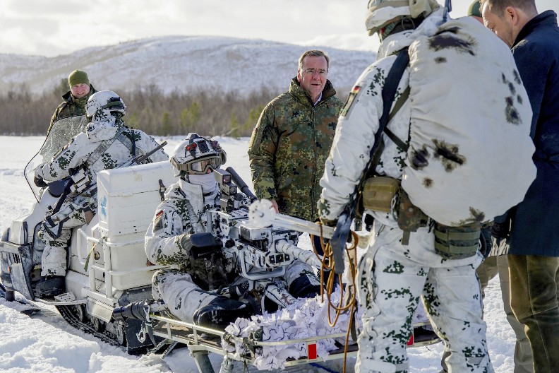 "POSLEDNJE MIRNO LETO U EVROPI" Dešava se ono o čemu je Vučić pričao! U Berlinu predviđaju ruski napad na NATO "ranije nego što se očekivalo"