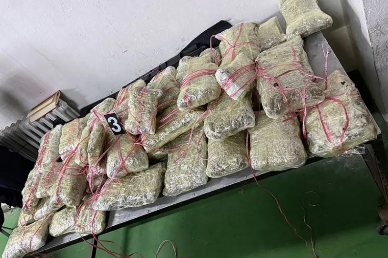 UHAPŠEN DILER U STAROJ PAZOVI! U stanu krio kilogram droge