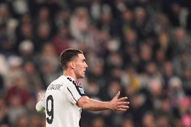 NA POMOLU TRANSFER BOMBA Evropski velikan krenuo po Dušana Vlahovića