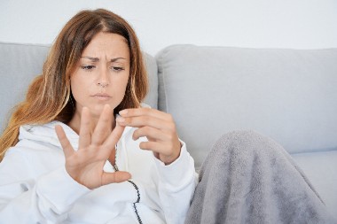 BRAZDE, ŽUTA BOJA, LOMLJIVI VRHOVI Evo kako nokti šalju upozorenje na određene bolesti