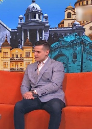 POZNATOG VODITELJA ODNELI U BOLNICU U POSLEDNJI ČAS Trpeo nesnosne bolove dve godine, pa hitno operisan