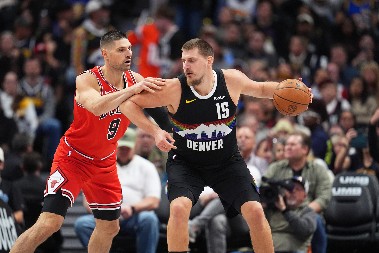 JOŠ JEDNA MONSTRUOZNA PARTIJA JOKIĆA Džoker igra svemirski basket: Novi tripl-dabl i dominacija Srbina uprkos porazu od Čikaga